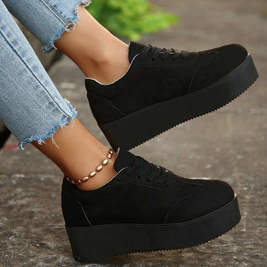 Damen Chunky Platform Schuhe – Rutschfeste Schnürschuhe mit dicker Sohle & Gepolsterter Innensohle, Bequeme Low-Top Schuhe für Alltag, Büro & Feste