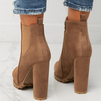 Damen High-Heel Ankle Boots mit dicker Plateau-Sohle – Spitzzehen-Design, Chunky Blockabsatz, braunes PU-Obermaterial und Gummisohle – Modische Winterstiefel für Casual & Formal