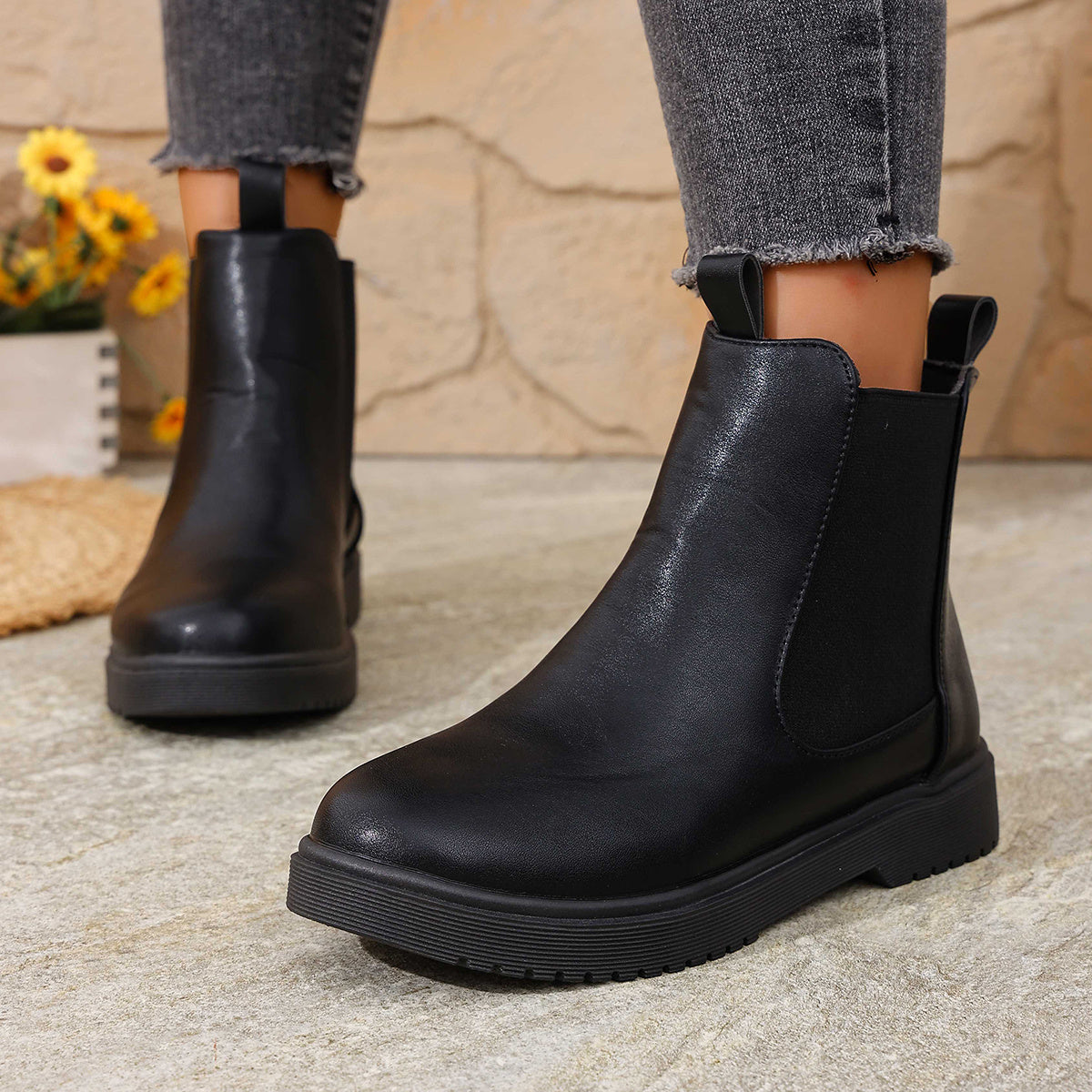 Damen Schwarze Chunky Ankle Boots mit niedrigem Blockabsatz – Rutschfeste dicke Gummisohle, Glänzende Moccasin-Spitzzehen, Winterstiefel mit schmalem Bein