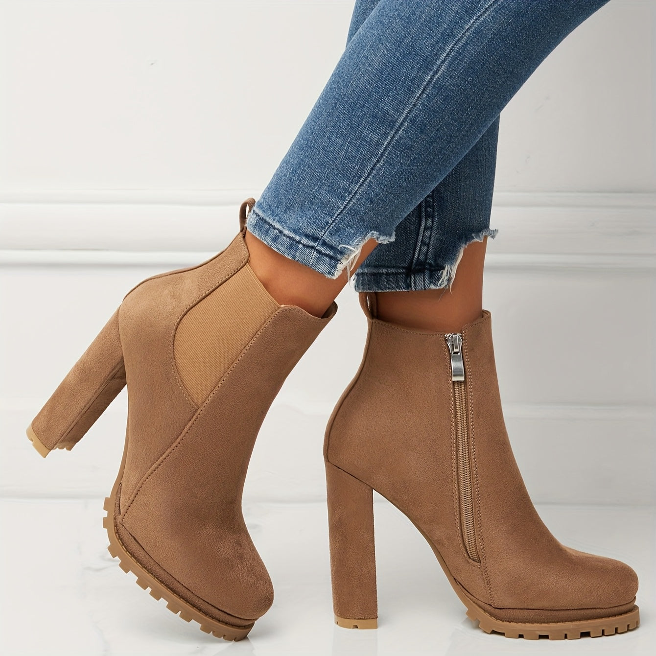 Damen High-Heel Ankle Boots mit dicker Plateau-Sohle – Spitzzehen-Design, Chunky Blockabsatz, braunes PU-Obermaterial und Gummisohle – Modische Winterstiefel für Casual & Formal