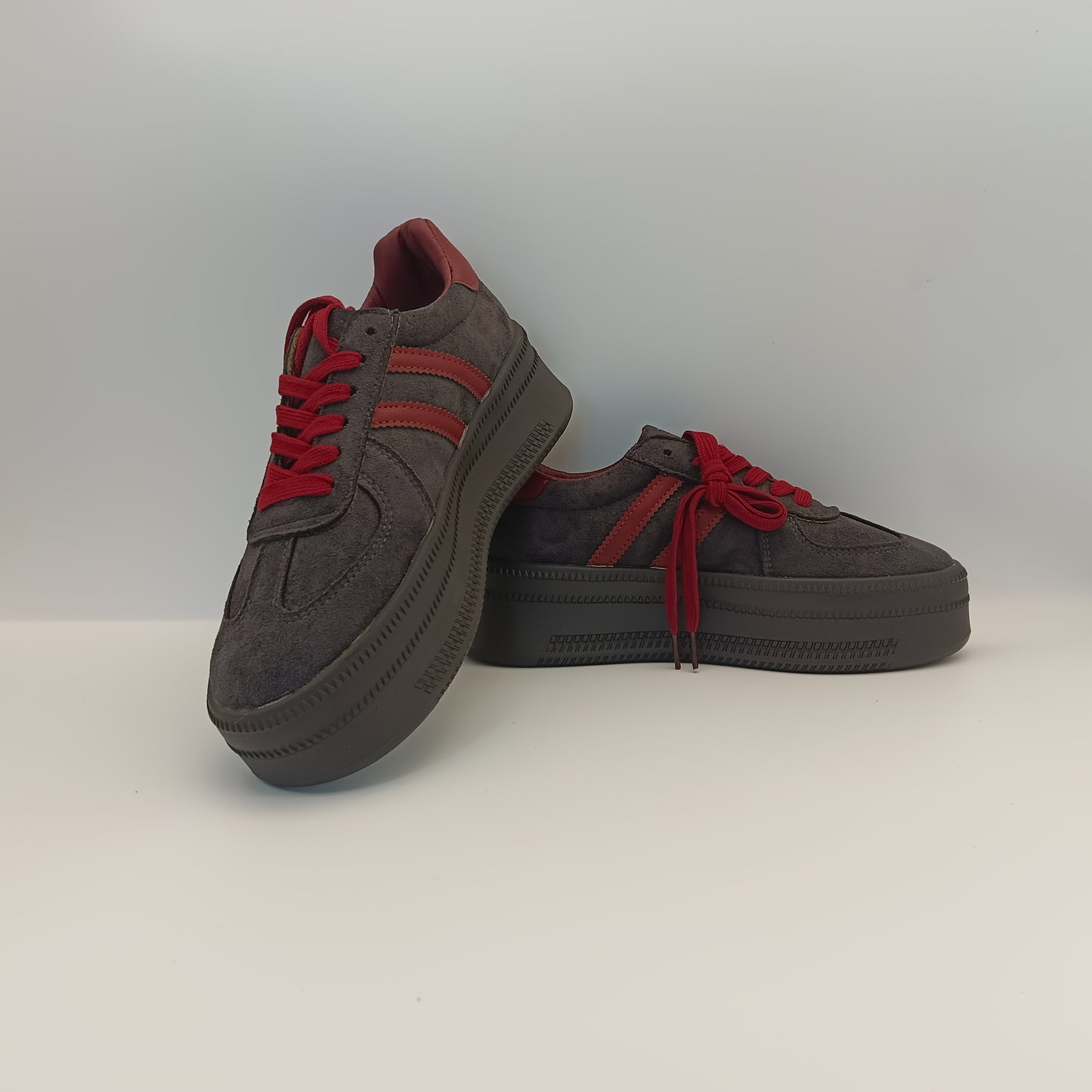 Damen Low-Top Schnür-Sneaker – Dunkelgrau & Burgunderrot, rutschfeste TPR-Sohle, atmungsaktives Mesh, Rundzehen – Ganzjahres-Sportschuhe für Gym, Freizeit & Büro