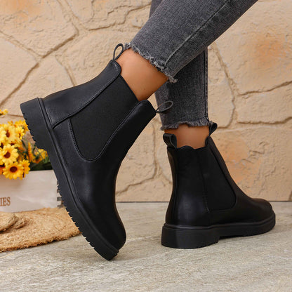 Damen Schwarze Chunky Ankle Boots mit niedrigem Blockabsatz – Rutschfeste dicke Gummisohle, Glänzende Moccasin-Spitzzehen, Winterstiefel mit schmalem Bein