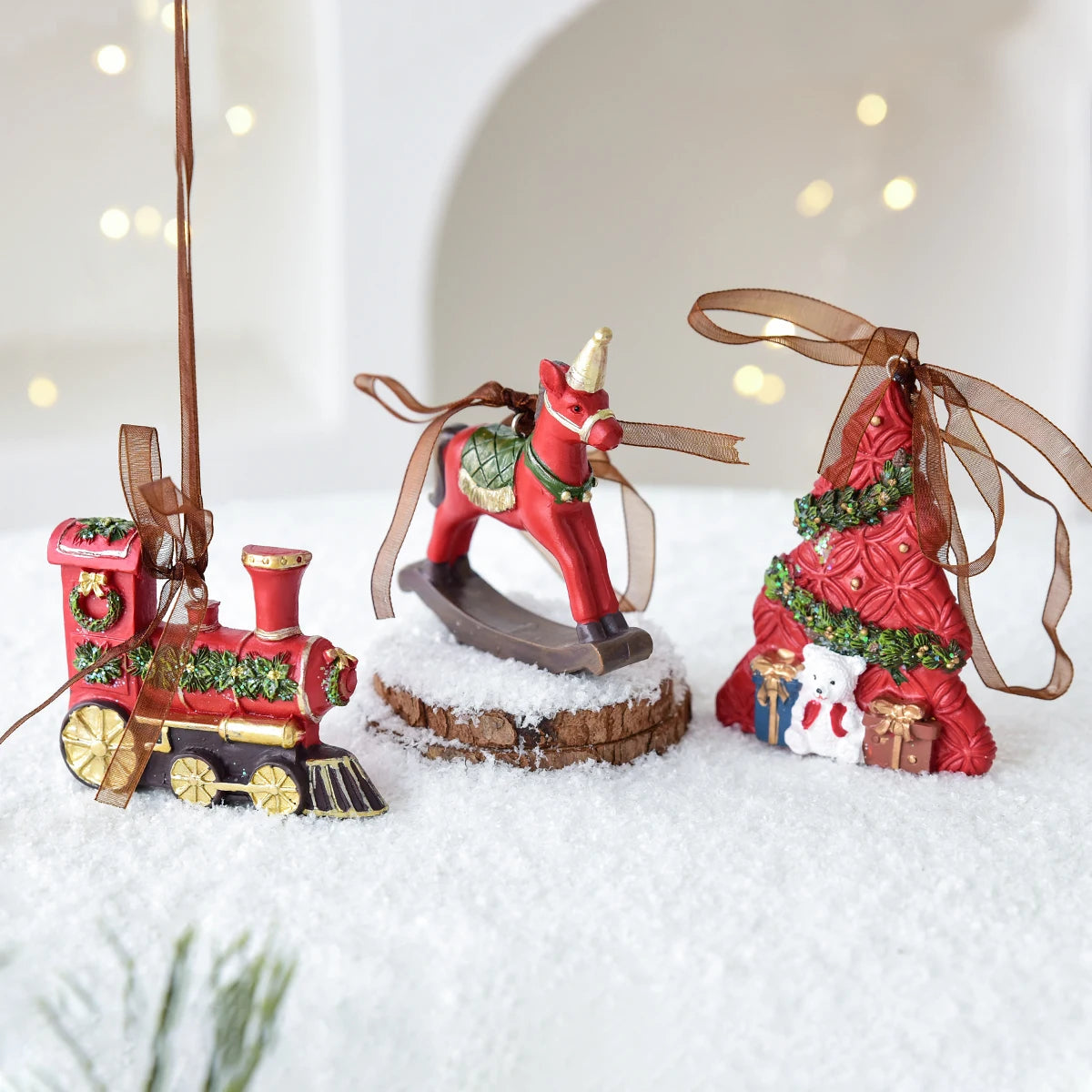 1 weihnachtlicher Schaukelpferdekranz aus Kunstharz, dekorativer Anhänger für Fensterdekorationen für den Innenbereich, festliche Party-Ornamente