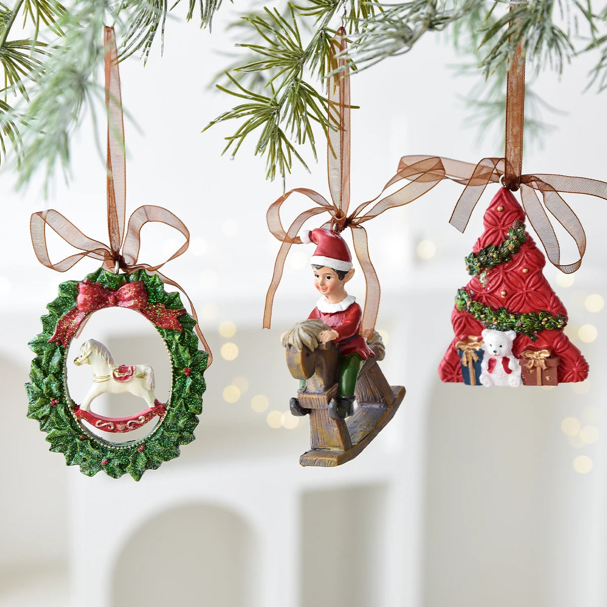 1 weihnachtlicher Schaukelpferdekranz aus Kunstharz, dekorativer Anhänger für Fensterdekorationen für den Innenbereich, festliche Party-Ornamente