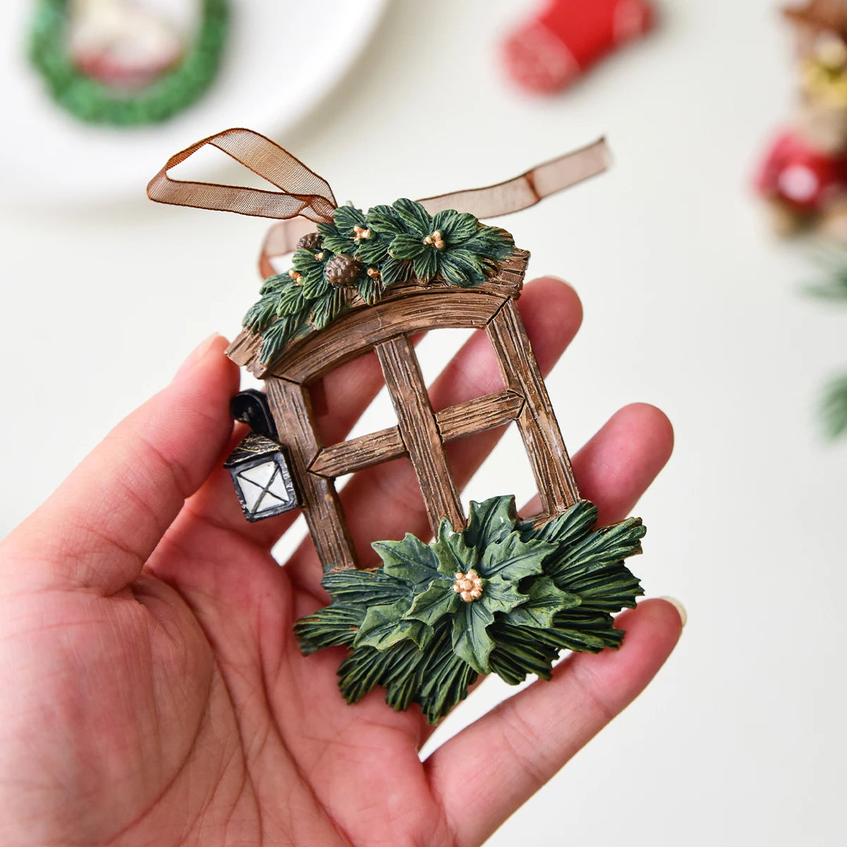 1 weihnachtlicher Schaukelpferdekranz aus Kunstharz, dekorativer Anhänger für Fensterdekorationen für den Innenbereich, festliche Party-Ornamente