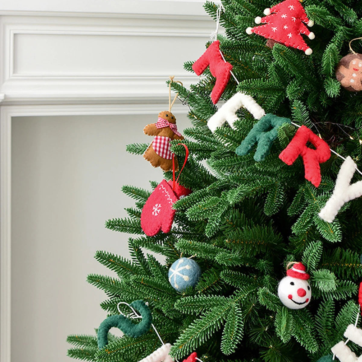 6 Weihnachtsdekorationen – Filzkugeln, kleine hängende Weihnachtsschneeflocken, Schneemann-Girlande, Weihnachtsbaumschmuck & Weihnachtsgeschenke