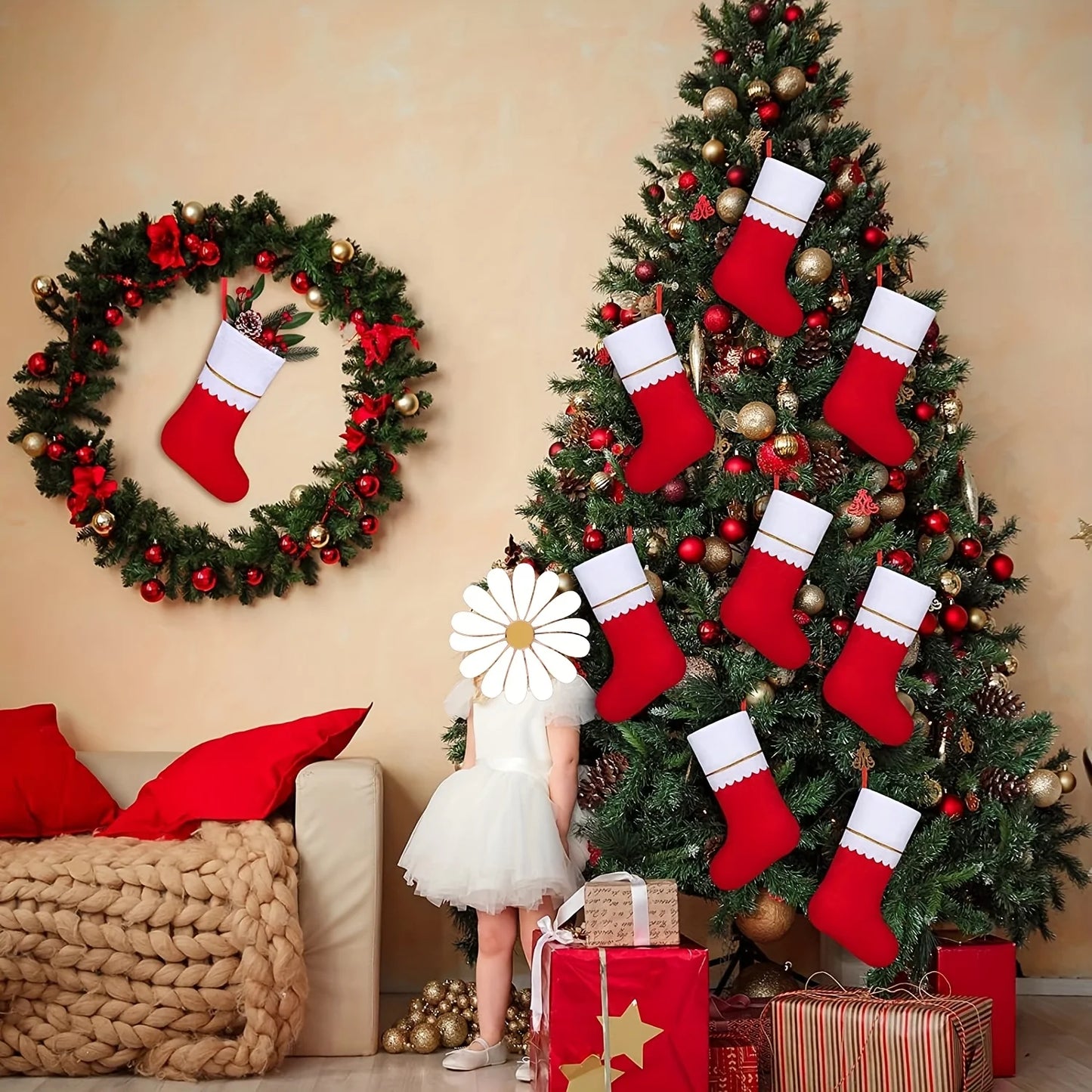 12 Stück Weihnachtsstrümpfe – Festliche rote Socken mit Weihnachtsmann- & Rentier-Design, Weihnachtsdeko für Zuhause & Geschenke