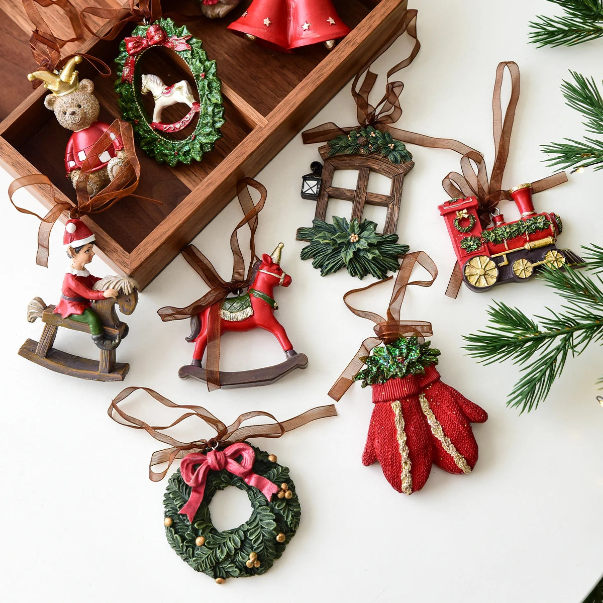 1 weihnachtlicher Schaukelpferdekranz aus Kunstharz, dekorativer Anhänger für Fensterdekorationen für den Innenbereich, festliche Party-Ornamente