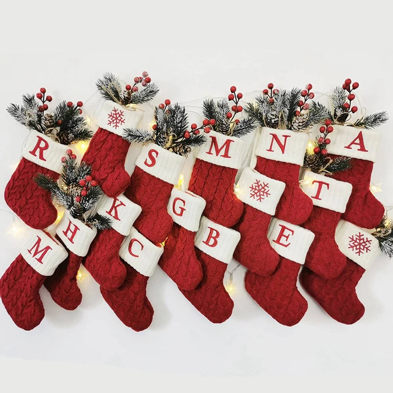 Weihnachtssocken Stricken mit Schneeflocken & Buchstaben – Weihnachtsstrumpf Ornament 2025 für Zuhause & Weihnachtsbaum – Geschenk Navidad Natal