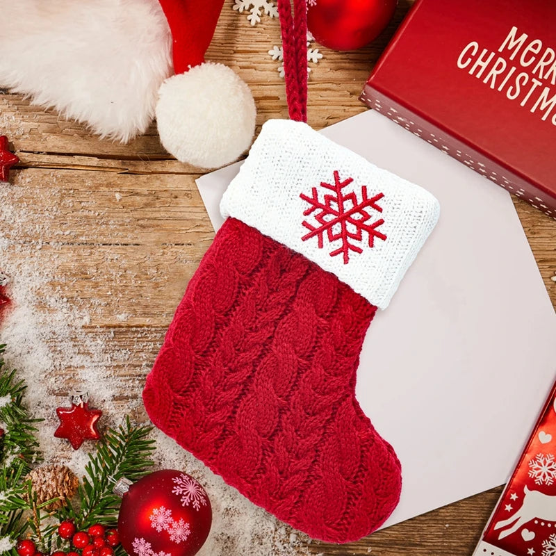 Weihnachtssocken Stricken mit Schneeflocken & Buchstaben – Weihnachtsstrumpf Ornament 2025 für Zuhause & Weihnachtsbaum – Geschenk Navidad Natal