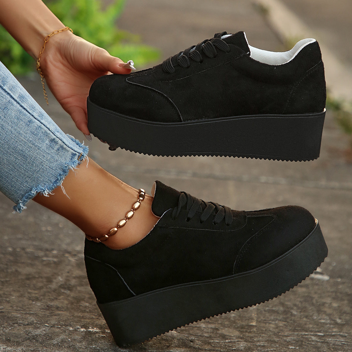 Damen Chunky Platform Schuhe – Rutschfeste Schnürschuhe mit dicker Sohle & Gepolsterter Innensohle, Bequeme Low-Top Schuhe für Alltag, Büro & Feste