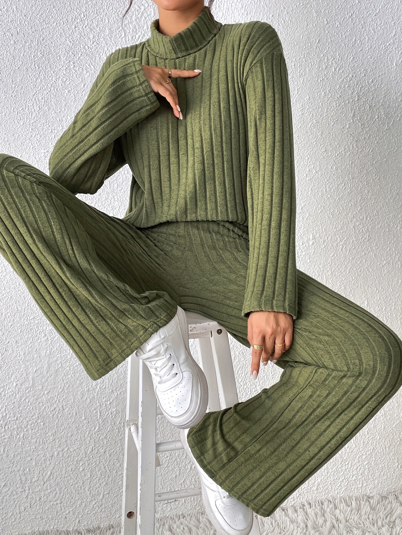 Damen Fleece Sweatshirt & Jogger Set – Weiches High-Neck Oberteil mit Rippstruktur & Locker geschnittene Straight-Leg Hose – Schwarzes Cozy Lounge Set für Herbst & Winter