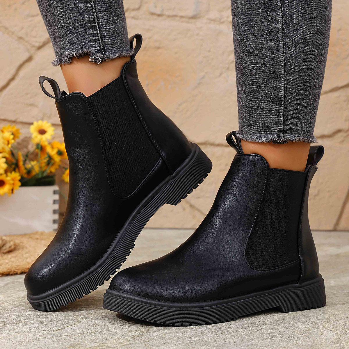 Damen Schwarze Chunky Ankle Boots mit niedrigem Blockabsatz – Rutschfeste dicke Gummisohle, Glänzende Moccasin-Spitzzehen, Winterstiefel mit schmalem Bein