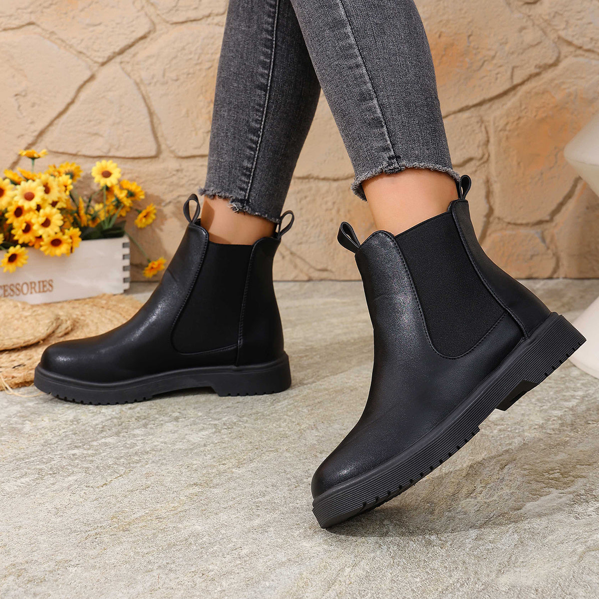 Damen Schwarze Chunky Ankle Boots mit niedrigem Blockabsatz – Rutschfeste dicke Gummisohle, Glänzende Moccasin-Spitzzehen, Winterstiefel mit schmalem Bein